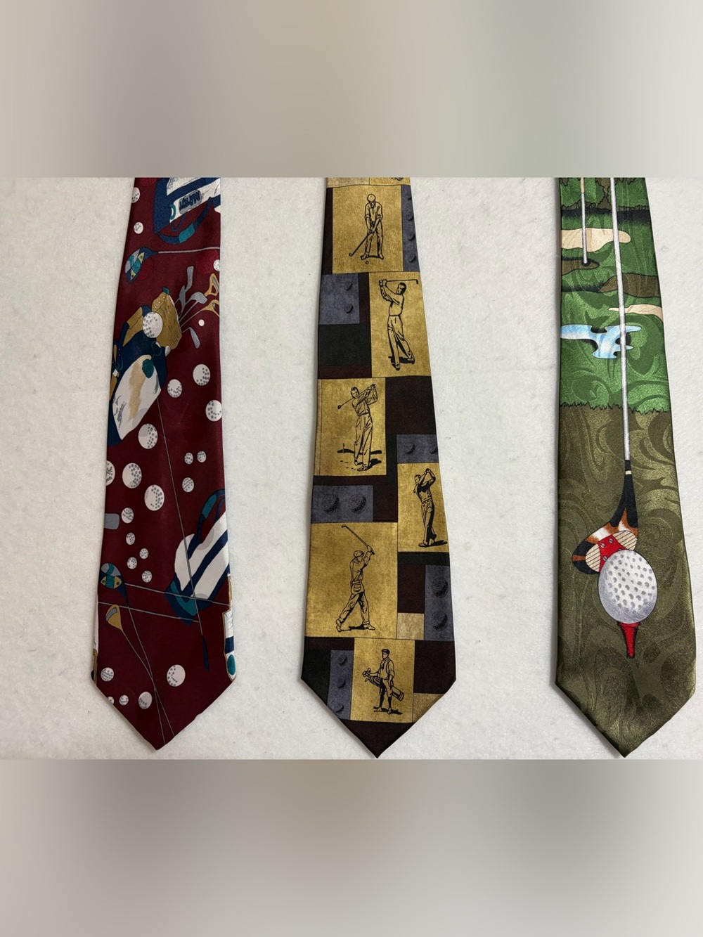 Source Unknown Gold and Black Golf Motif Tie